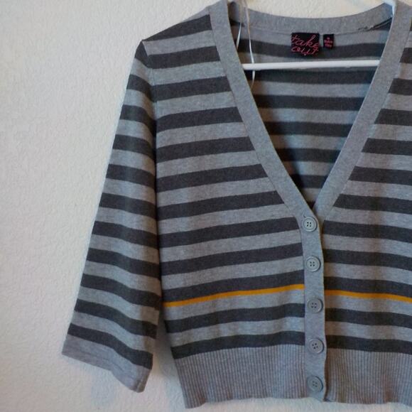 Take Out Stripped Gray Crop Cardigan Knit Top Button Up Teens size XL Women M - Picture 2 of 6